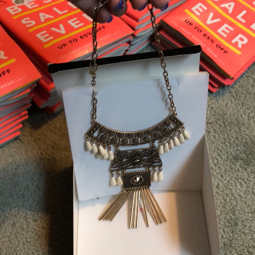 Avon mark necklace never worn